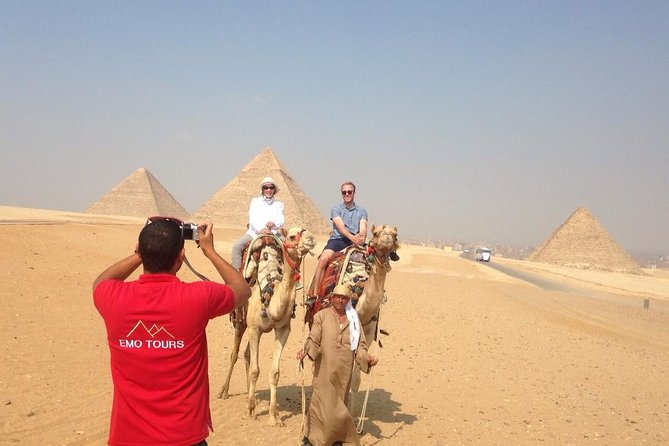 Top Private Trip to Giza Pyramids And Egyptian Museum In Cairo - Menkaure and Khafre in a shorter sequence