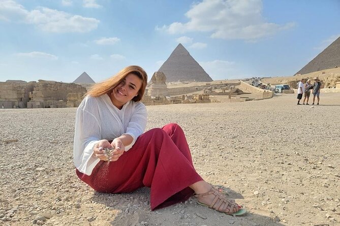 Tour to great pyramids of Giza, Sphinx & shopping tour with lunch - Seeing Cheops, Khafre, and Menkaure