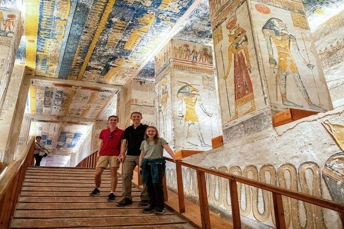 Valley of the Kings and Queens Guided Tour from Luxor with Lunch - Twenty minutes at the Colossi of Memnon