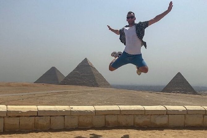 Vip Day Tour to Giza Pyramids, Sphinx, Gem Museum, and Lunch - At Giza, the pyramids come first